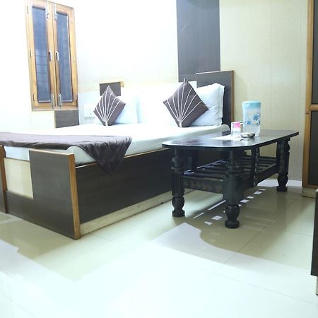 Malik Residency Hotel Hisar Exterior photo