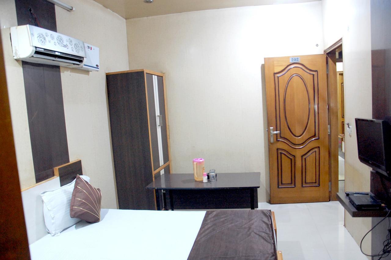 Malik Residency Hotel Hisar Exterior photo