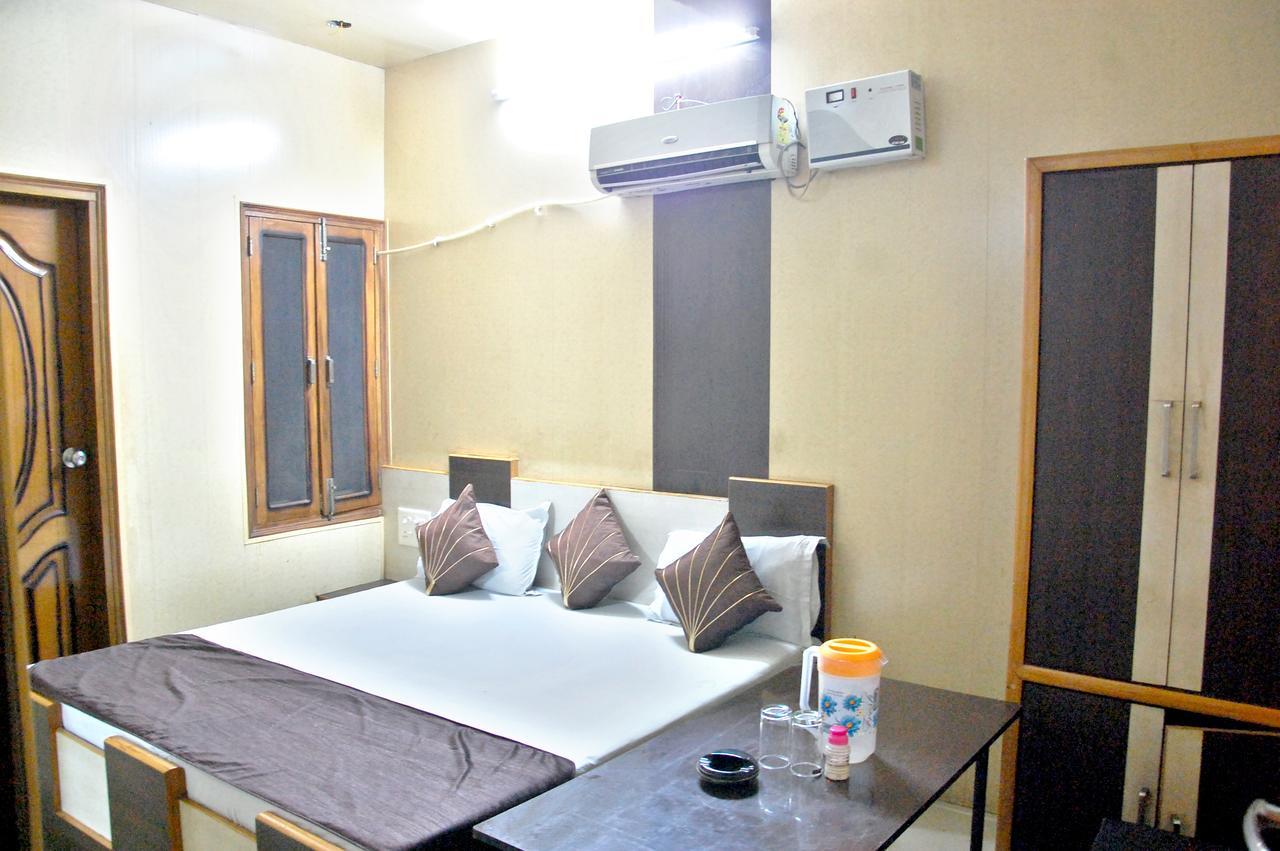 Malik Residency Hotel Hisar Exterior photo