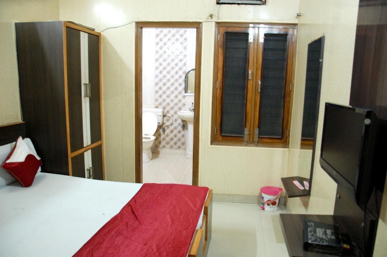 Malik Residency Hotel Hisar Exterior photo