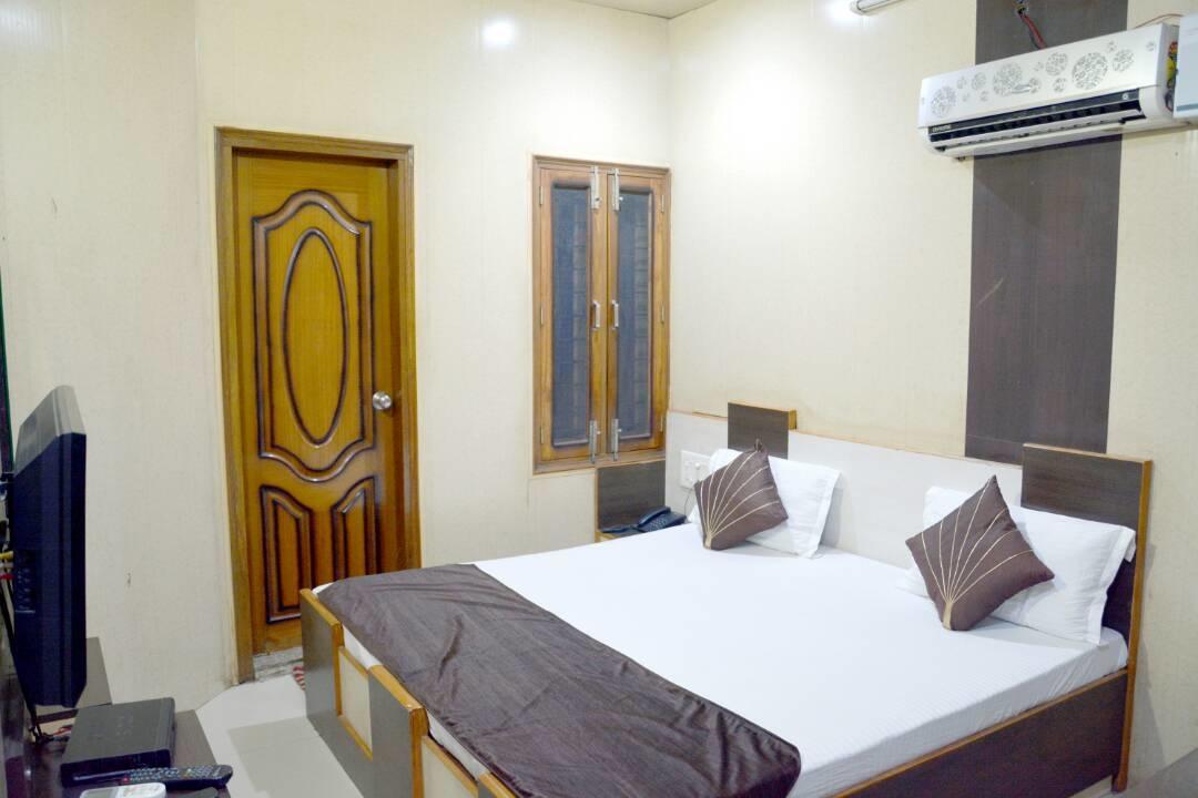 Malik Residency Hotel Hisar Exterior photo