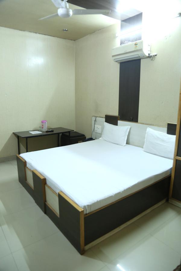 Malik Residency Hotel Hisar Exterior photo