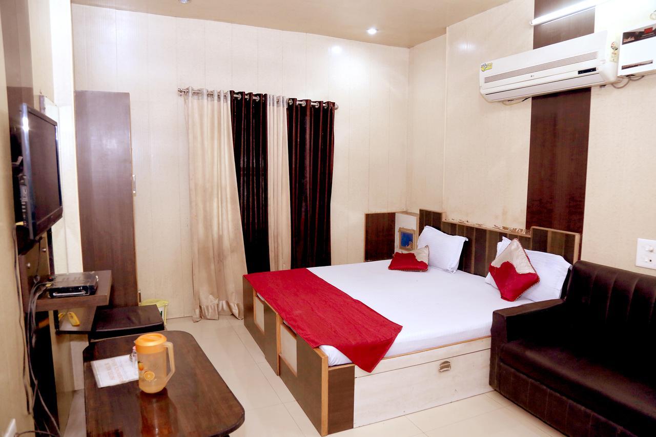 Malik Residency Hotel Hisar Exterior photo